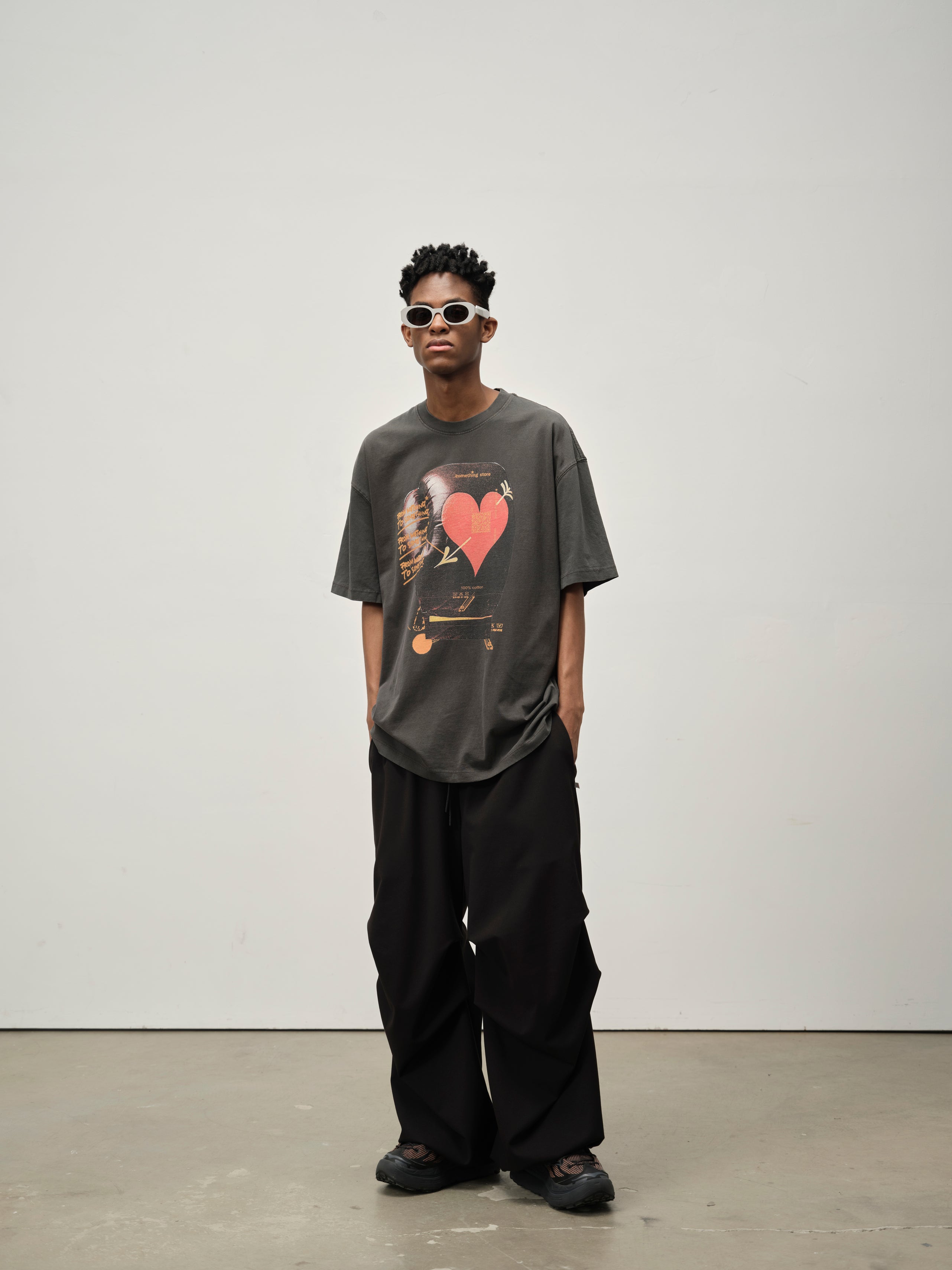 Boxing Glove Graphic Tee blk