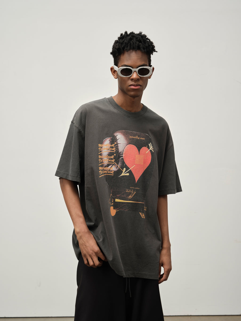 Boxing Glove Graphic Tee blk