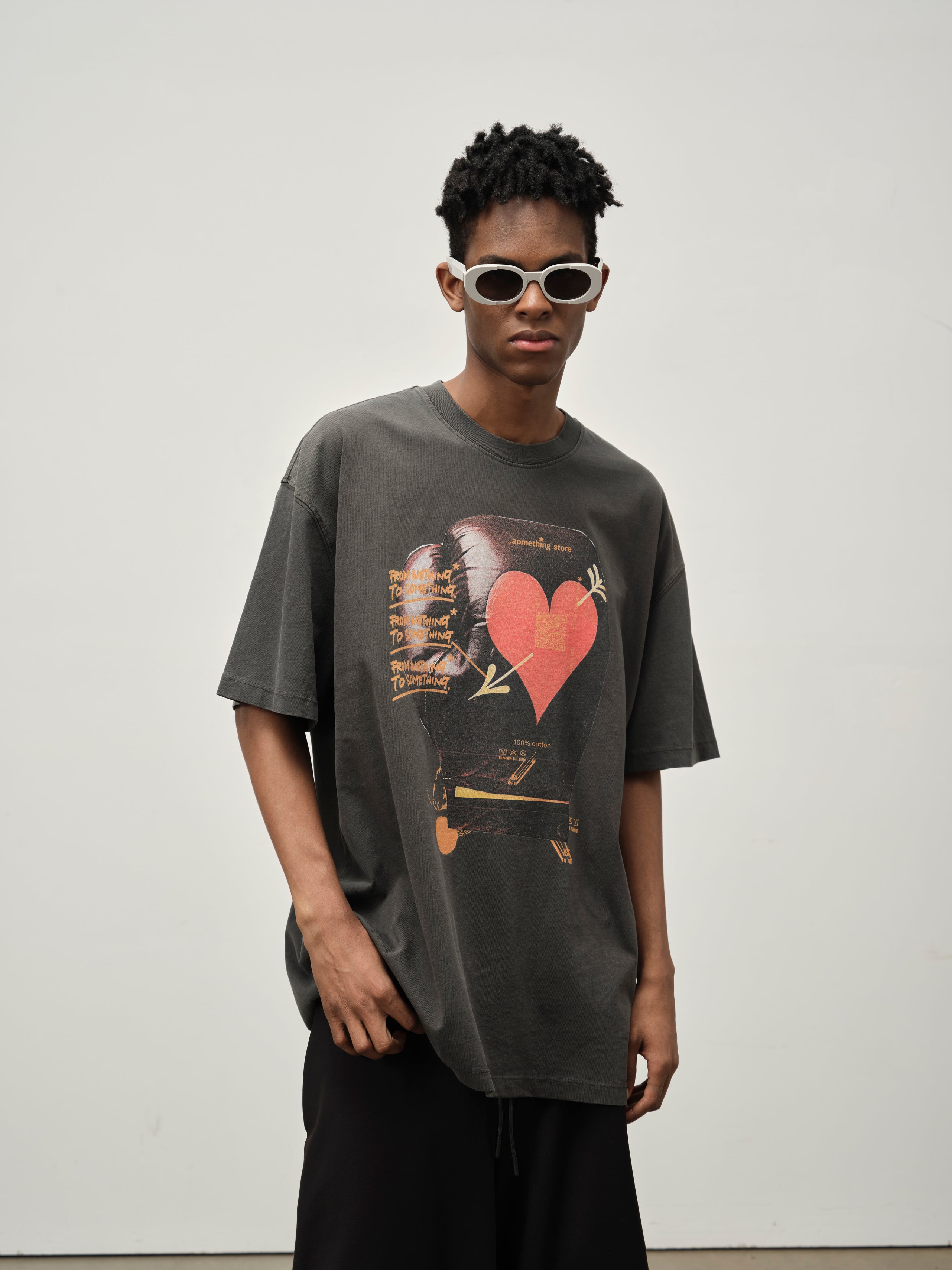 Boxing Glove Graphic Tee blk